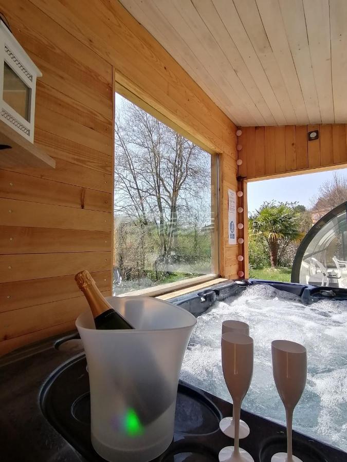 Chambre Avec Jacuzzi Privatif "Le Pecher" Saillans  Exterior photo