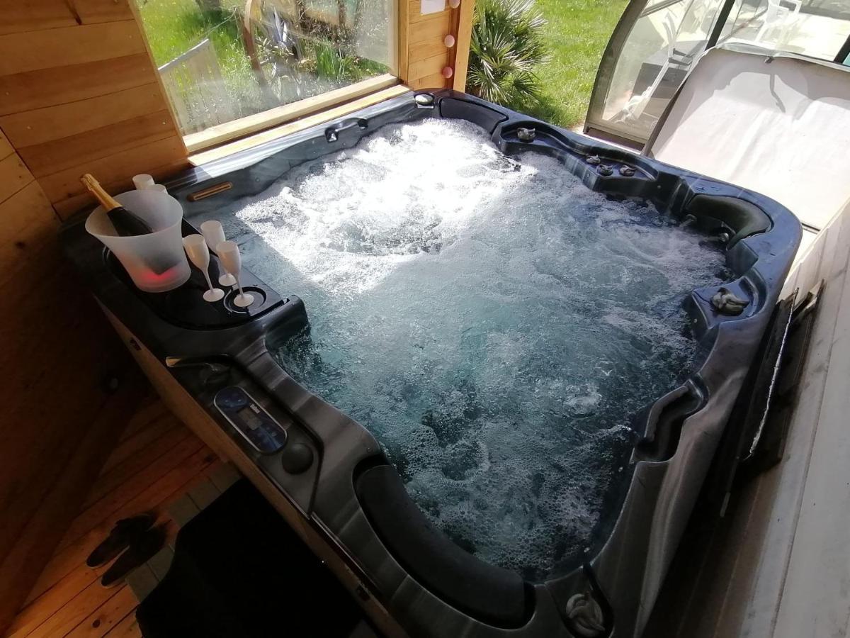 Chambre Avec Jacuzzi Privatif "Le Pecher" Saillans  Exterior photo